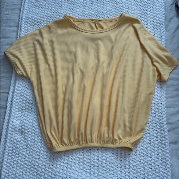 Tops - NWOT Yellow Ribbed Short Sleeve with Cinching at Bottom